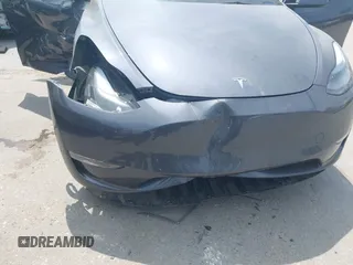 2023 Tesla Model Y Long Range z VIN 7SAYGDEE6PA169168, wystawiony jako IAAI lot #42050428 z przebiegiem 26 731 mil mil oraz . Historia ofert i sprzedaży dostępna na DreamBid. Obrazek 6.