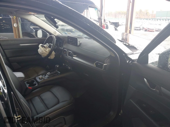 2025 Mazda CX-5 2.5 S Preferred Package with VIN JM3KFBCL8S0569116, listed as a IAAI auction lot 41733669 with 10,131 mi miles. Bid and sale history available at carsss.com. Image 5.