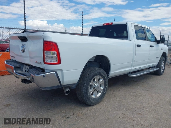2024 Ram 2500 Big Horn z VIN 3C6UR5JL4RG340524, wystawiony jako IAAI lot #42423835 z przebiegiem 8 690 mil mil oraz . Historia ofert i sprzedaży dostępna na DreamBid. Obrazek 4.