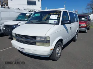 2003 Chevrolet Astro with VIN 1GNDM19X43B100114, listed as a IAAI auction lot 41898727 with 130,473 mi miles. Bid and sale history available at carsss.com. Image 2.