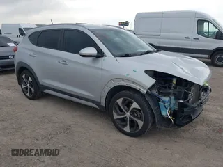 2017 Hyundai Tucson Value z VIN KM8J33A28HU436852, wystawiony jako IAAI lot #41755016 z przebiegiem 81 899 mil mil oraz . Historia ofert i sprzedaży dostępna na DreamBid. Obrazek 1.