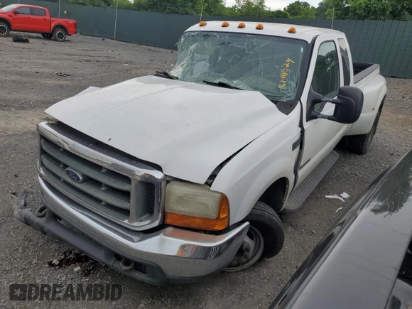 2000 Ford F-350 with VIN 1FTWX32F0YEB90096, listed as a Copart auction lot 56198024 with 273,397 mi miles and Non repairable. Bid and sale history available at DreamBid. Image 1.