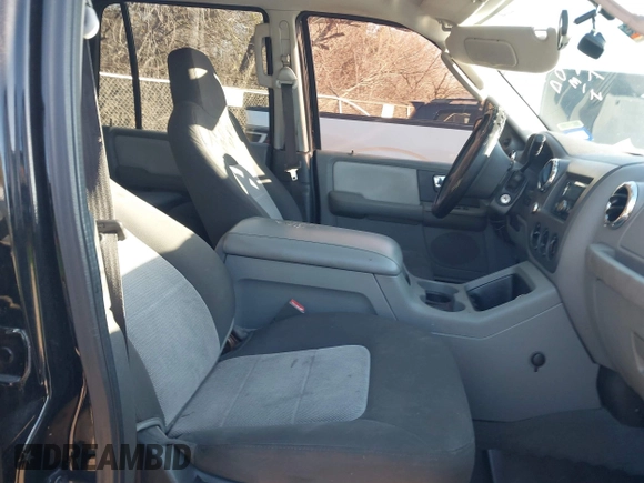 2006 Ford Expedition Special Service with VIN 1FMPU15566LA84616, listed as a IAAI auction lot 41303202 with 372,508 mi miles. Bid and sale history available at carsss.com. Image 5.