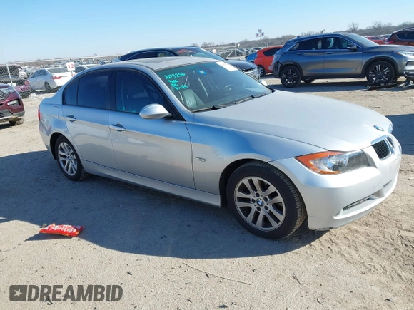 2007 BMW 3 Series 328i z VIN WBAVA33517KX73521, wystawiony jako IAAI lot #41389508 z przebiegiem 76 267 mil mil oraz . Historia ofert i sprzedaży dostępna na DreamBid. Obrazek 1.