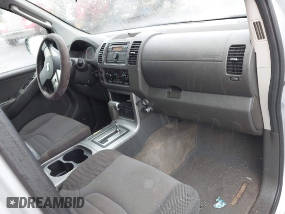 2012 Nissan Pathfinder S z VIN 5N1AR1NN7CC631069, wystawiony jako IAAI lot #39690253 z przebiegiem 135 828 mil mil oraz . Historia ofert i sprzedaży dostępna na DreamBid. Obrazek 5.
