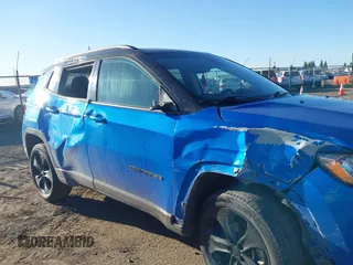 2021 Jeep Compass Latitude z VIN 3C4NJDBB7MT592742, wystawiony jako IAAI lot #41677701 z przebiegiem 84 428 mil mil oraz . Historia ofert i sprzedaży dostępna na DreamBid. Obrazek 6.