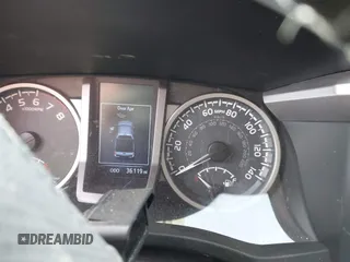 2019 Toyota Tacoma SR z VIN 3TMCZ5AN6KM284101, wystawiony jako IAAI lot #41099466 z przebiegiem 36 119 mil mil oraz . Historia ofert i sprzedaży dostępna na DreamBid. Obrazek 7.