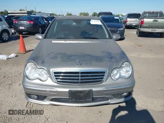2006 Mercedes-Benz C 230 Sport z VIN WDBRF52H76A867919, wystawiony jako IAAI lot #42745070 z przebiegiem 115 536 mil mil oraz . Historia ofert i sprzedaży dostępna na DreamBid. Obrazek 6.