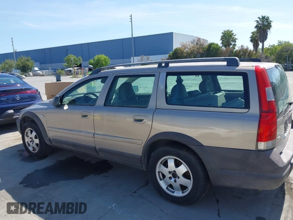2001 Volvo V70 with VIN YV1SZ58D011023061, listed as a IAAI auction lot 42084689 with 170,688 mi miles. Bid and sale history available at carsss.com. Image 6.