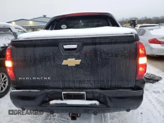 2013 Chevrolet Avalanche LT z VIN 3GNTKFE76DG293637, wystawiony jako Copart lot #86176054 z przebiegiem 122 504 mil mil oraz Czysty tytuł • Clean title. Historia ofert i sprzedaży dostępna na DreamBid. Obrazek 6.