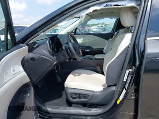 2024 Lexus RX 450h+ Luxury z VIN JTJCJMGA2R2011919, wystawiony jako IAAI lot #42341635 z przebiegiem 28 688 mil mil oraz . Historia ofert i sprzedaży dostępna na DreamBid. Obrazek 5.