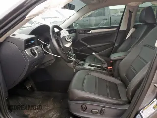 2020 Volkswagen Passat SE z VIN 1VWSA7A38LC010962, wystawiony jako Copart lot #57520325 z przebiegiem 76 566 mil mil oraz Czysty tytuł • Clean title. Historia ofert i sprzedaży dostępna na DreamBid. Obrazek 7.