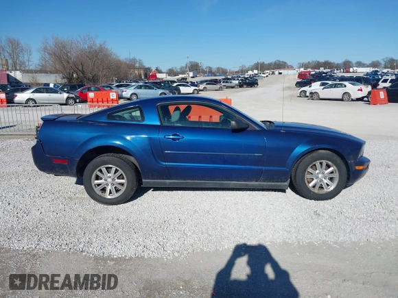 2007 Ford Mustang Deluxe with VIN 1ZVFT80N575315401, listed as a IAAI auction lot 41698515 with 157,141 mi miles. Bid and sale history available at carsss.com. Image 14.