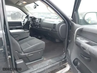 2008 Chevrolet Silverado 1500 LT w/1LT with VIN 2GCEK19J281268775, listed as a IAAI auction lot 41747944 with 162,530 mi miles. Bid and sale history available at carsss.com. Image 5.