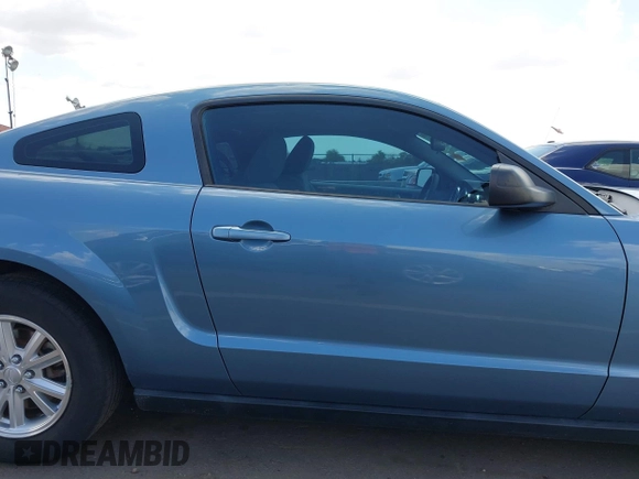 2008 Ford Mustang Deluxe z VIN 1ZVHT80N885150812, wystawiony jako IAAI lot #42428608 z przebiegiem 128 804 mil mil oraz . Historia ofert i sprzedaży dostępna na DreamBid. Obrazek 13.
