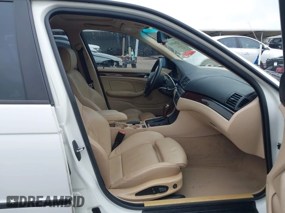2005 BMW 3 Series 325i with VIN WBAEV33495KX09686, listed as a IAAI auction lot 42040947 with 125,221 mi miles and . Bid and sale history available at DreamBid. Image 5.