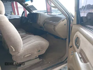 1995 GMC Sierra 1500 z VIN 2GTEK19K1S1535176, wystawiony jako IAAI lot #42243366 z przebiegiem 220 755 mil mil oraz . Historia ofert i sprzedaży dostępna na DreamBid. Obrazek 5.