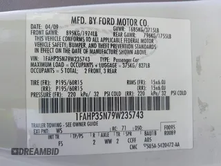 2009 Ford Focus SE z VIN 1FAHP35N79W235743, wystawiony jako IAAI lot #42086256 z przebiegiem 95 986 mil mil oraz . Historia ofert i sprzedaży dostępna na DreamBid. Obrazek 9.