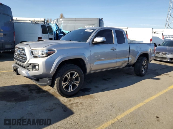 2017 Toyota Tacoma SR5 z VIN 5TFRZ5CNXHX028456, wystawiony jako Copart lot #84039894 z przebiegiem 30 670 mil mil oraz Szkoda całkowita • Salvage title. Historia ofert i sprzedaży dostępna na DreamBid. Obrazek 1.