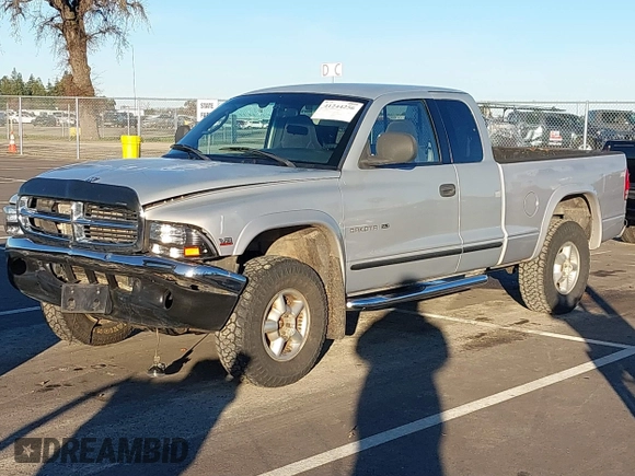 2000 Dodge Dakota Sport with VIN 1B7GG22N6YS690223, listed as a IAAI auction lot 41244256 with 147,443 mi miles. Bid and sale history available at carsss.com. Image 17.
