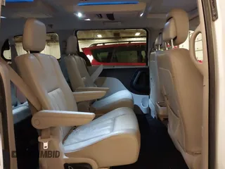 2016 Chrysler Town & Country Touring-L with VIN 2C4RC1CG3GR284527, listed as a IAAI auction lot 41898213 with 198,148 mi miles. Bid and sale history available at carsss.com. Image 8.