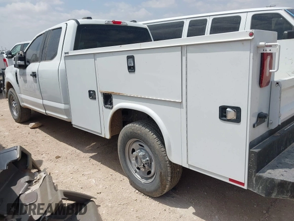 2022 Ford F-250 XL z VIN 1FD7X2A60NEF90764, wystawiony jako IAAI lot #42086688 z przebiegiem 108 681 mil mil oraz . Historia ofert i sprzedaży dostępna na DreamBid. Obrazek 3.