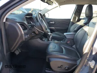 2020 Jeep Cherokee Latitude Plus z VIN 1C4PJMLX9LD636733, wystawiony jako Copart lot #86963844 z przebiegiem 54 194 mil mil oraz Szkoda całkowita • Salvage title. Historia ofert i sprzedaży dostępna na DreamBid. Obrazek 7.