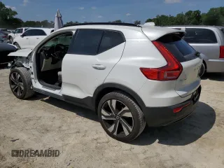 2024 Volvo XC40 Ultimate Dark Theme z VIN YV4L12UM7R2314522, wystawiony jako Copart lot #54007415 z przebiegiem 2 865 mil mil oraz Szkoda całkowita • Salvage title. Historia ofert i sprzedaży dostępna na DreamBid. Obrazek 2.