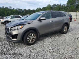 2017 Kia Sorento LX z VIN 5XYPG4A30HG221596, wystawiony jako Copart lot #55758895 z przebiegiem 121 237 mil mil oraz Szkoda całkowita • Salvage title. Historia ofert i sprzedaży dostępna na DreamBid. Obrazek 1.