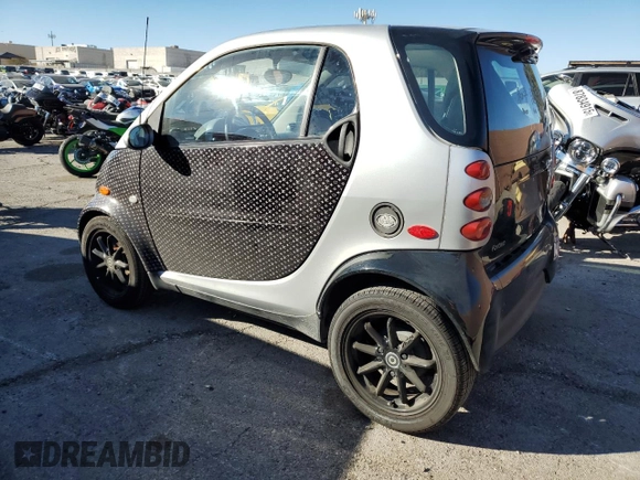 2006 Smart fortwo with VIN WME4503321J285051, listed as a Copart auction lot 88683835 with 94,663 mi miles and Clean title. Bid and sale history available at DreamBid. Image 2.