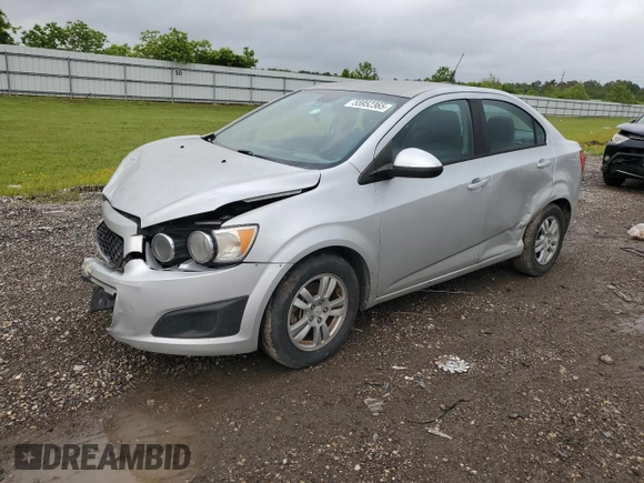 2012 Chevrolet Sonic LS z VIN 1G1JA5SH6C4164795, wystawiony jako Copart lot #55952365 z przebiegiem 119 966 mil mil oraz Szkoda całkowita • Salvage title. Historia ofert i sprzedaży dostępna na DreamBid. Obrazek 1.