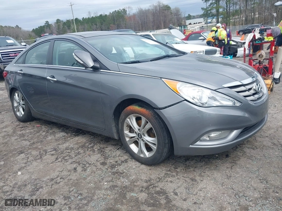2013 Hyundai Sonata SE with VIN 5NPEC4AC8DH676492, listed as a IAAI auction lot 41804450 with 145,707 mi miles. Bid and sale history available at carsss.com. Image 1.