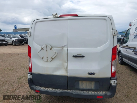 2015 Ford Transit Cargo z VIN 1FTNE1YM7FKB14241, wystawiony jako IAAI lot #42126200 z przebiegiem 314 744 mil mil oraz . Historia ofert i sprzedaży dostępna na DreamBid. Obrazek 17.