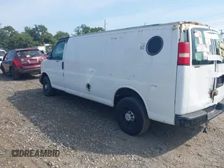 2005 Chevrolet Express Cargo Van with VIN 1GCGG29VX51200468, listed as a IAAI auction lot 40363424 with 999,999 mi miles. Bid and sale history available at carsss.com. Image 3.