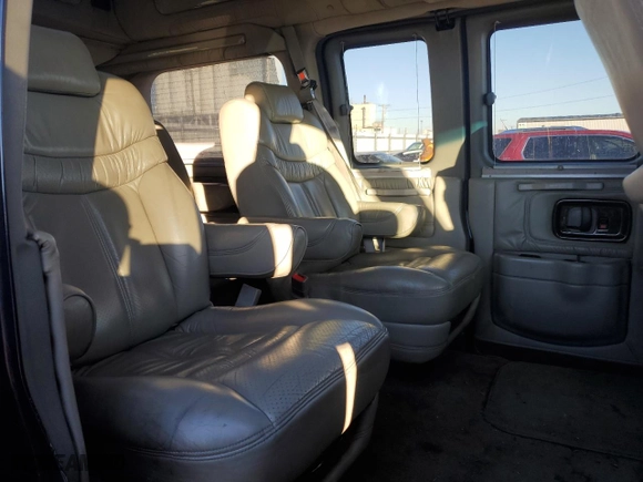 2005 GMC Savana Cargo Van YF7 Upfitter with VIN 1GDFH15T751187326, listed as a Copart auction lot 81948094 with 198,473 mi miles and Salvage Title. Bid and sale history available at carsss.com. Image 11.