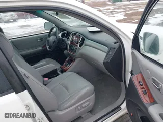 2005 Toyota Highlander with VIN JTEDP21A450072905, listed as a IAAI auction lot 41583297 with 250,061 mi miles. Bid and sale history available at carsss.com. Image 5.