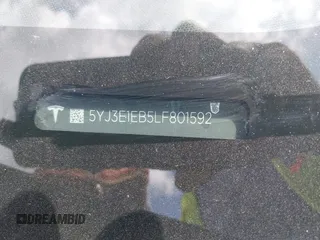 2020 Tesla Model 3 Long Range z VIN 5YJ3E1EB5LF801592, wystawiony jako IAAI lot #42096859 z przebiegiem 68 002 mil mil oraz . Historia ofert i sprzedaży dostępna na DreamBid. Obrazek 9.