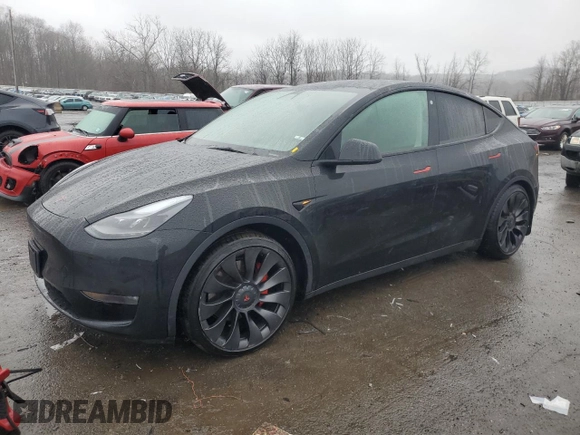 2022 Tesla Model Y Performance z VIN 7SAYGDEF9NF382883, wystawiony jako Copart lot #52028085 z przebiegiem 49 108 mil mil oraz Szkoda całkowita • Salvage title. Historia ofert i sprzedaży dostępna na DreamBid. Obrazek 1.