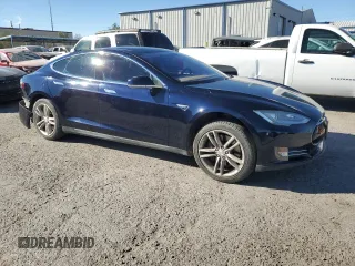 2013 Tesla Model S with VIN 5YJSA1CN9DFP05499, listed as a Copart auction lot 80078144 with 133,763 mi miles and Salvage Title. Bid and sale history available at carsss.com. Image 4.