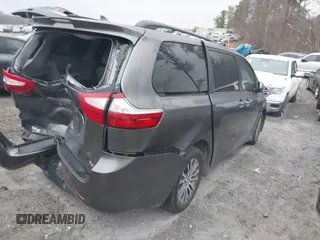 2019 Toyota Sienna XLE Auto Access Seat with VIN 5TDYZ3DC8KS982777, listed as a IAAI auction lot 41519696 with 109,708 mi miles. Bid and sale history available at carsss.com. Image 4.