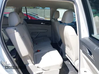 2018 Volkswagen Atlas SE with VIN 1V2KR2CAXJC586848, listed as a IAAI auction lot 42200959 with 96,336 mi miles and . Bid and sale history available at DreamBid. Image 8.