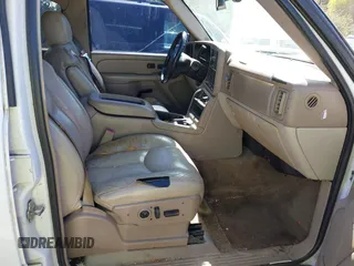2005 Chevrolet Tahoe Z71 with VIN 1GNEC13T75R137262, listed as a IAAI auction lot 41986209 with 292,885 mi miles. Bid and sale history available at carsss.com. Image 5.