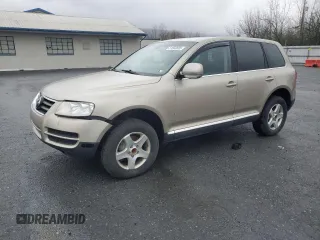 2005 Volkswagen Touareg z VIN WVGBG77L35D012331, wystawiony jako Copart lot #51560885 z przebiegiem 145 927 mil mil oraz Szkoda całkowita • Salvage title. Historia ofert i sprzedaży dostępna na DreamBid. Obrazek 1.