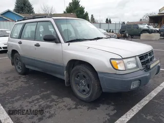 2000 Subaru Forester L with VIN JF1SF6353YH701667, listed as a IAAI auction lot 41499844 with 203,050 mi miles. Bid and sale history available at carsss.com. Image 1.