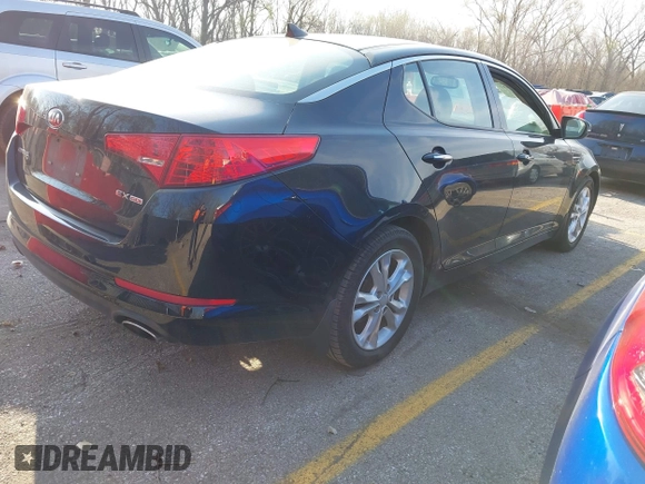 2013 Kia Optima EX z VIN 5XXGN4A77DG097074, wystawiony jako IAAI lot #41874312 z przebiegiem 81 591 mil mil oraz . Historia ofert i sprzedaży dostępna na DreamBid. Obrazek 4.