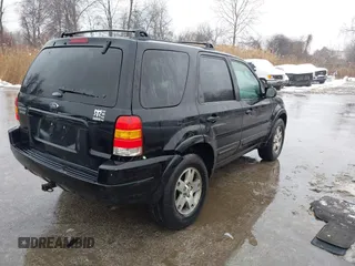 2004 Ford Escape Limited with VIN 1FMCU94164KA98160, listed as a IAAI auction lot 41574437 with 169,378 mi miles. Bid and sale history available at carsss.com. Image 4.