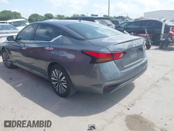2024 Nissan Altima SV z VIN 1N4BL4DV4RN322031, wystawiony jako IAAI lot #42503600 z przebiegiem 42 521 mil mil oraz . Historia ofert i sprzedaży dostępna na DreamBid. Obrazek 3.