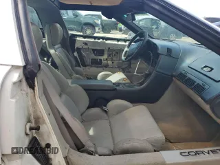1993 Chevrolet Corvette z VIN 1G1YY23P1P5107306, wystawiony jako Copart lot #56667735 z przebiegiem Nie podano mil oraz Czysty tytuł • Clean title. Historia ofert i sprzedaży dostępna na DreamBid. Obrazek 10.