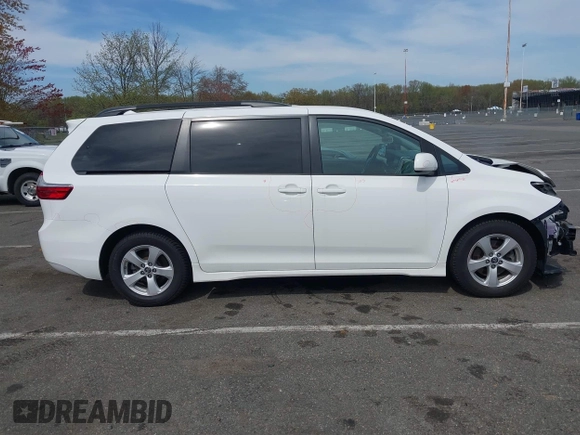 2020 Toyota Sienna LE Auto Access Seat с VIN 5TDKZ3DC3LS043379, выставлен на аукционе IAAI как лот 42103997 с пробегом 46 570 миль миль и . История ставок и продаж доступна на DreamBid. Изображение 13.
