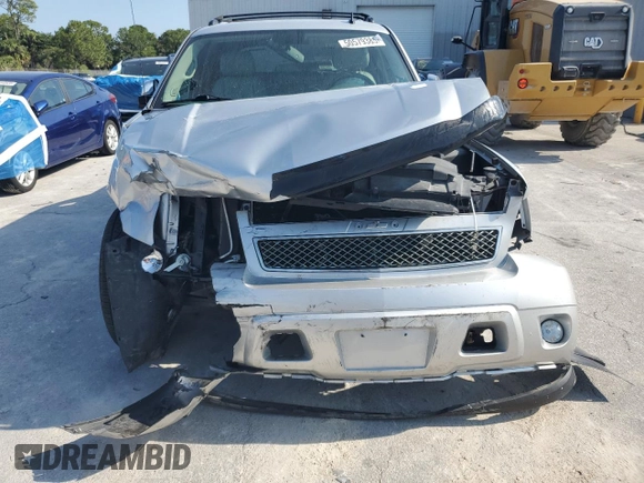 2013 Chevrolet Avalanche LT with VIN 3GNTKFE7XDG326137, listed as a Copart auction lot 50579385 with 116,985 mi miles and Salvage Title. Bid and sale history available at DreamBid. Image 5.